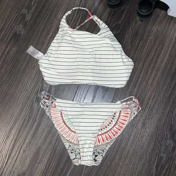 Reversible Billabong bikini - Picture 2 of 3